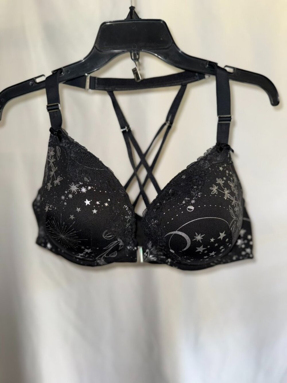 Black Strappy Bra Stars and Space Size 40 D Cacique front clasp